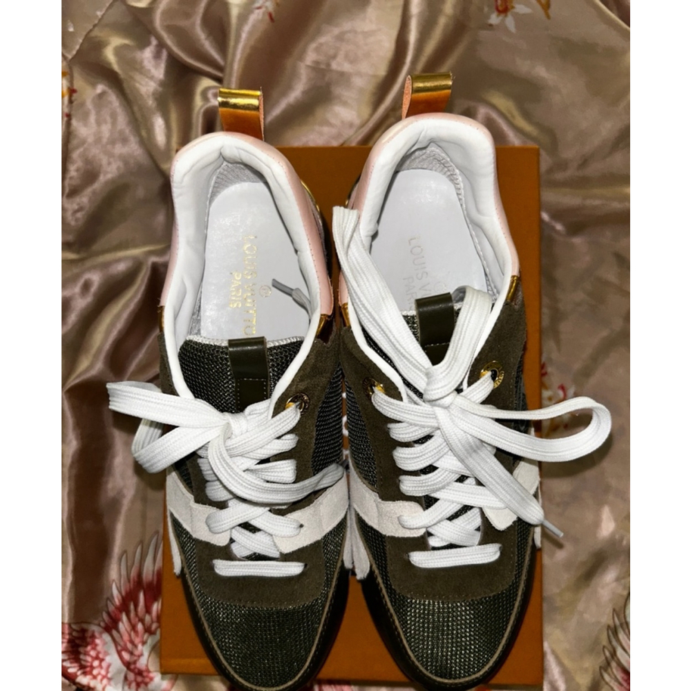 LOUIS VUITTON 
Suede Calfskin Run Away Sneakers 39 Kaki